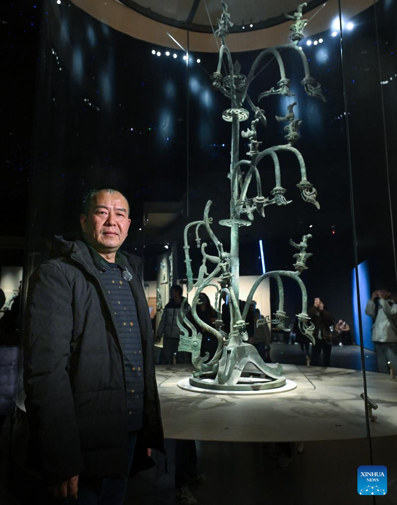 Pic story of relic restorer at Sanxingdui Museum